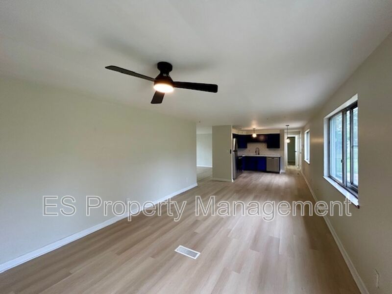 Beautifully Renovated 3 Bedroom 1.5 Bathroom with Large Yard in New Whiteland property image