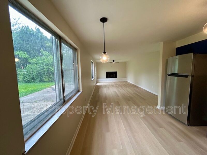 Beautifully Renovated 3 Bedroom 1.5 Bathroom with Large Yard in New Whiteland property image