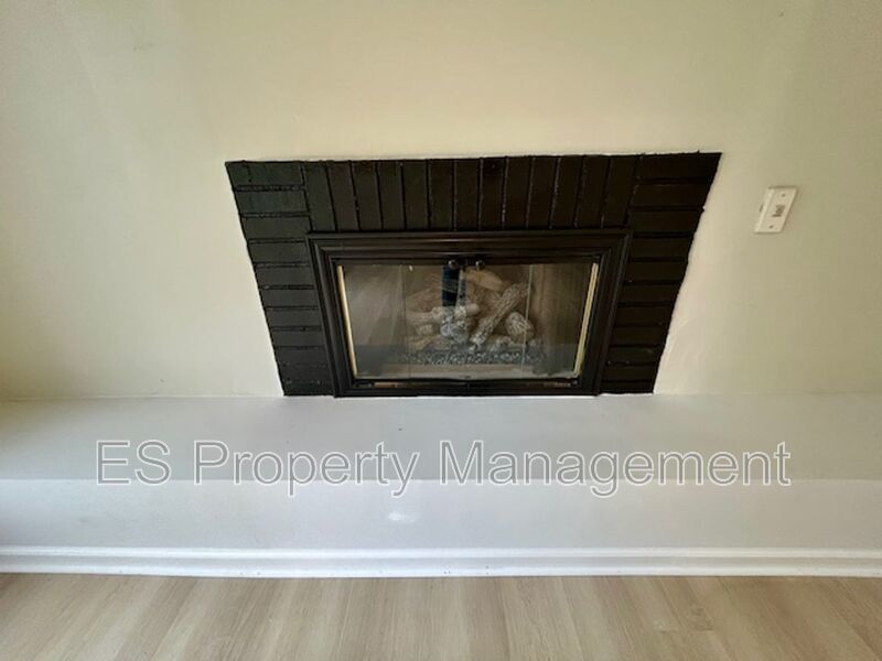 Beautifully Renovated 3 Bedroom 1.5 Bathroom with Large Yard in New Whiteland property image