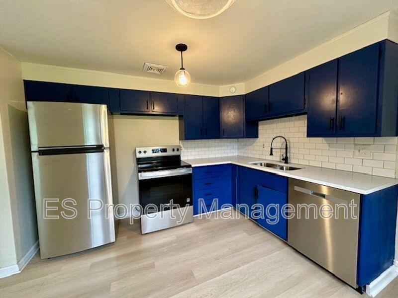 Beautifully Renovated 3 Bedroom 1.5 Bathroom with Large Yard in New Whiteland property image