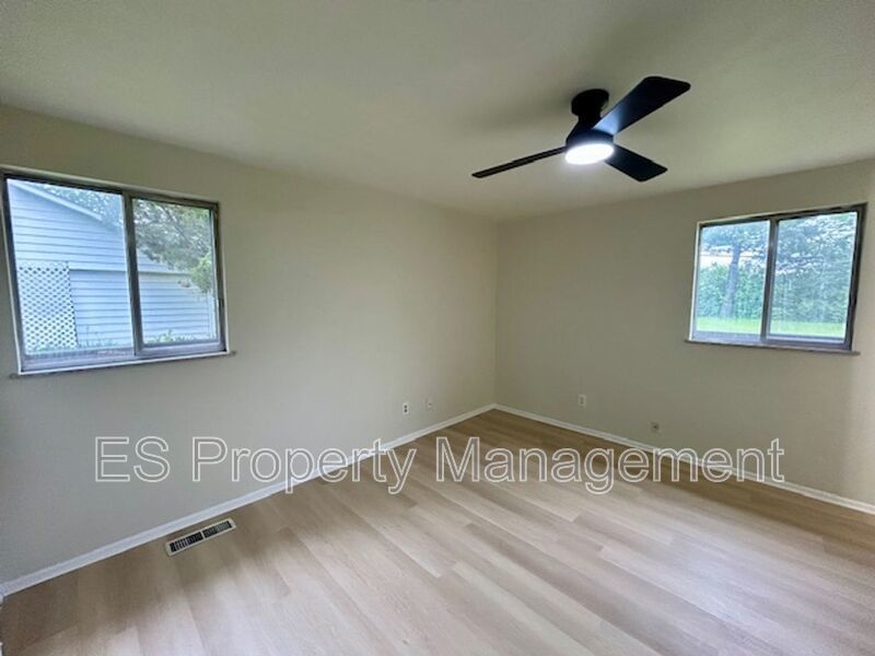 Beautifully Renovated 3 Bedroom 1.5 Bathroom with Large Yard in New Whiteland property image