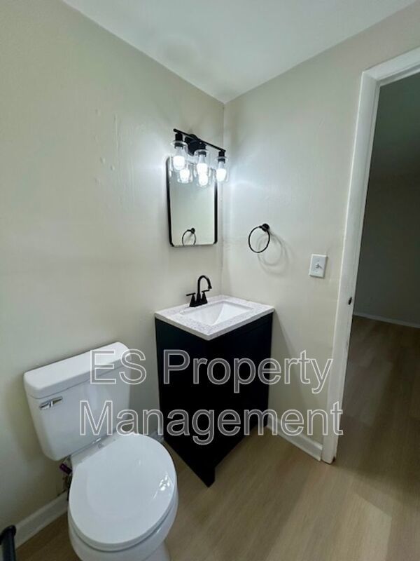 Beautifully Renovated 3 Bedroom 1.5 Bathroom with Large Yard in New Whiteland property image