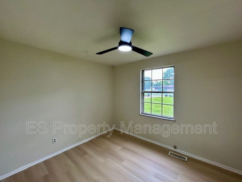 Beautifully Renovated 3 Bedroom 1.5 Bathroom with Large Yard in New Whiteland property image