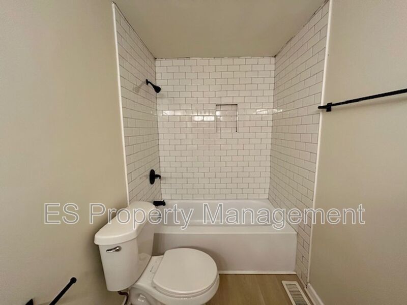 Beautifully Renovated 3 Bedroom 1.5 Bathroom with Large Yard in New Whiteland property image