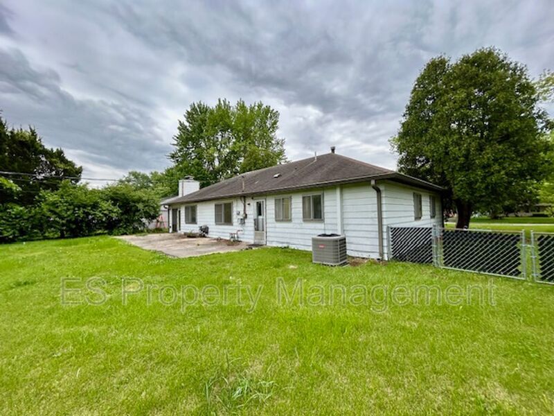 Beautifully Renovated 3 Bedroom 1.5 Bathroom with Large Yard in New Whiteland property image