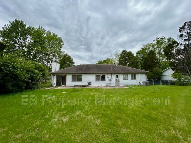 Beautifully Renovated 3 Bedroom 1.5 Bathroom with Large Yard in New Whiteland property image