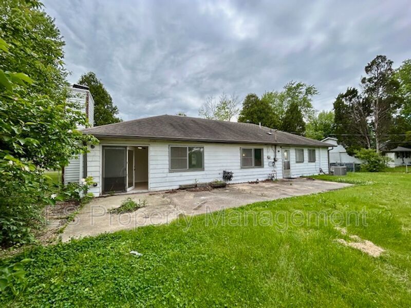 Beautifully Renovated 3 Bedroom 1.5 Bathroom with Large Yard in New Whiteland property image