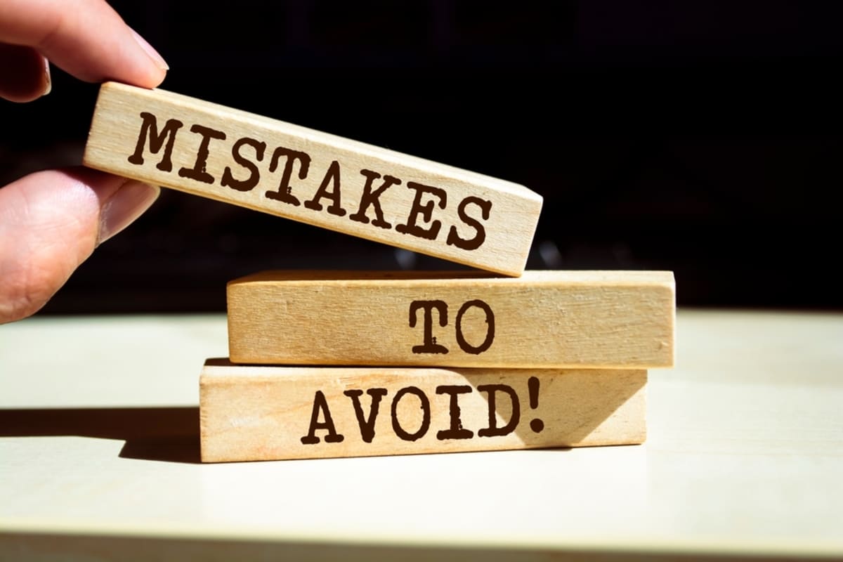 Wooden blocks that say mistakes to avoid